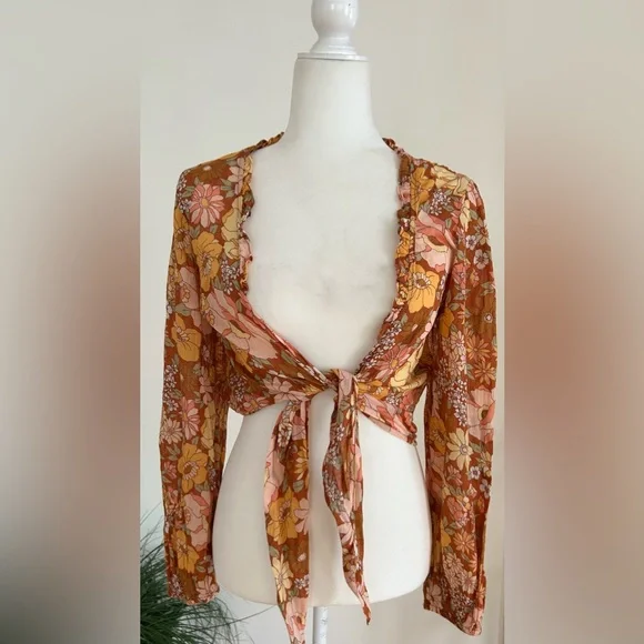 Billabong x The Salty Blonde Float On Long Sleeve Tie Front Crop Top Large - Picture 2 of 13